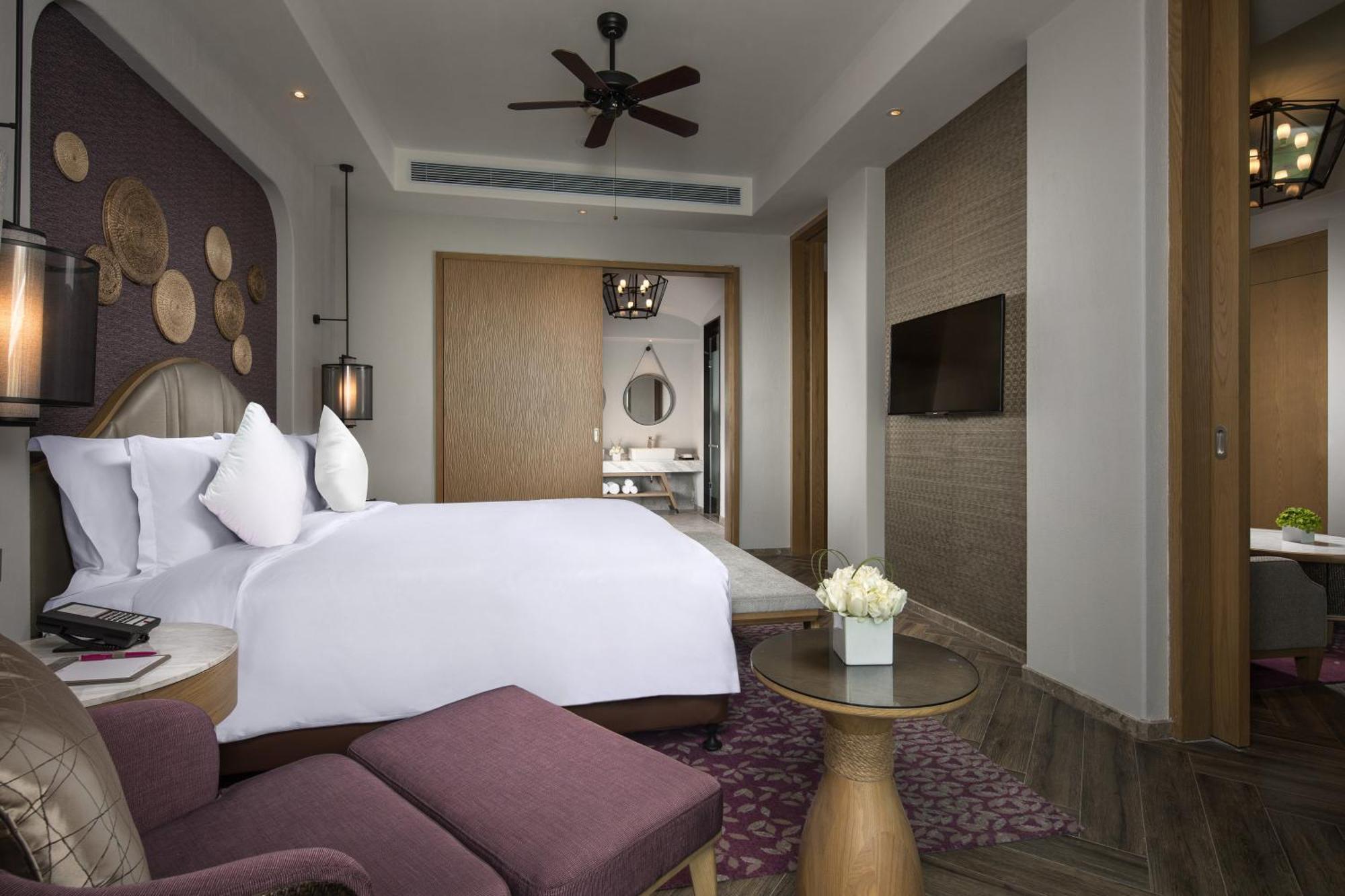 Crowne Plaza Qingdaoorientalmoviemetropolis By Ihg Hotel Exterior photo