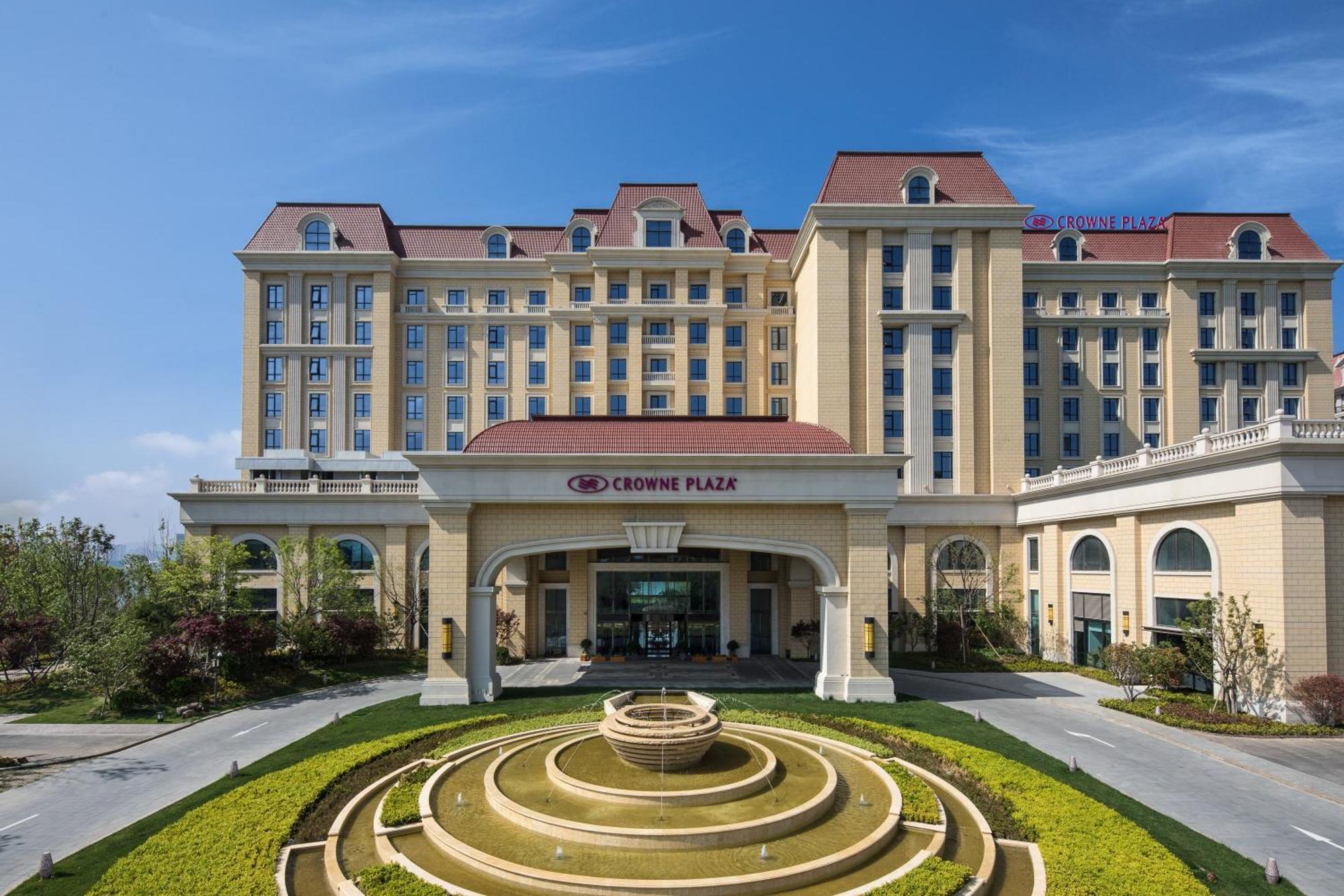Crowne Plaza Qingdaoorientalmoviemetropolis By Ihg Hotel Exterior photo