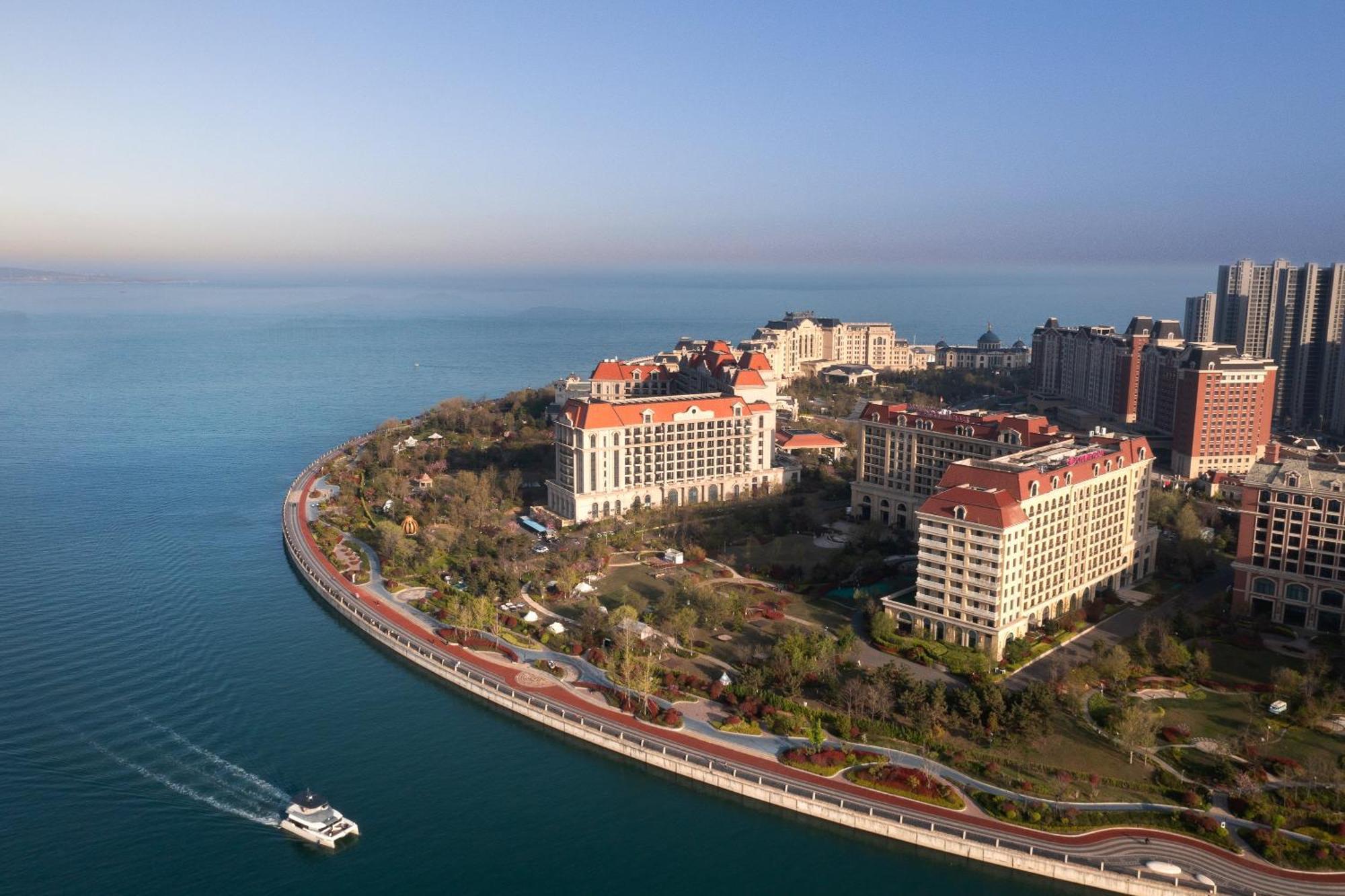 Crowne Plaza Qingdaoorientalmoviemetropolis By Ihg Hotel Exterior photo